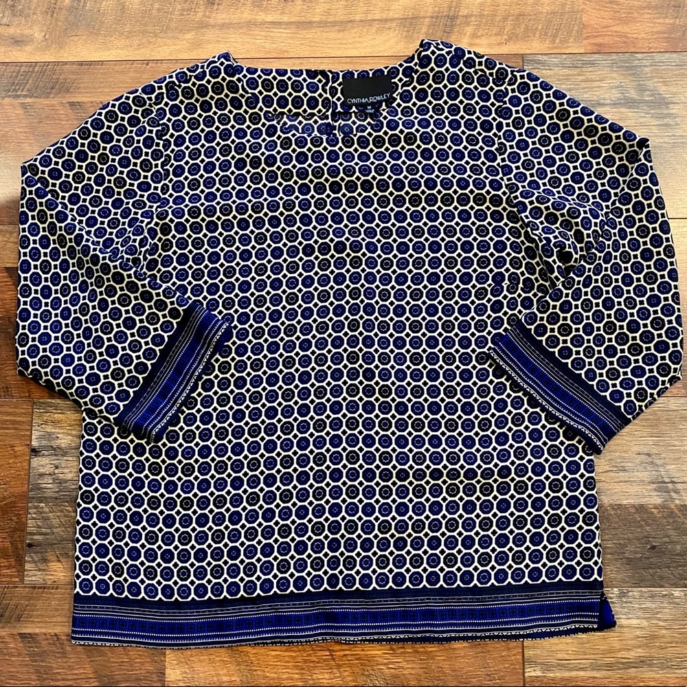 CYNTHIA ROWLEY Beautiful Printed Silky Blouse - Picture 7 of 8
